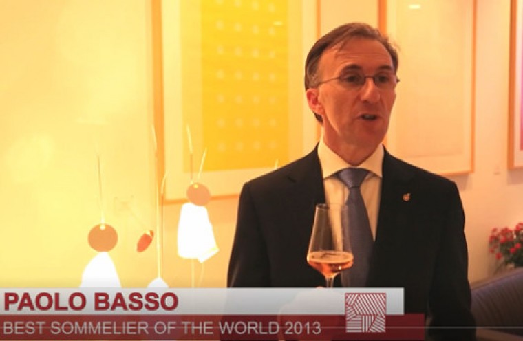Paolo Basso degustiert zwei Mauler-Cuvées in Tokyo